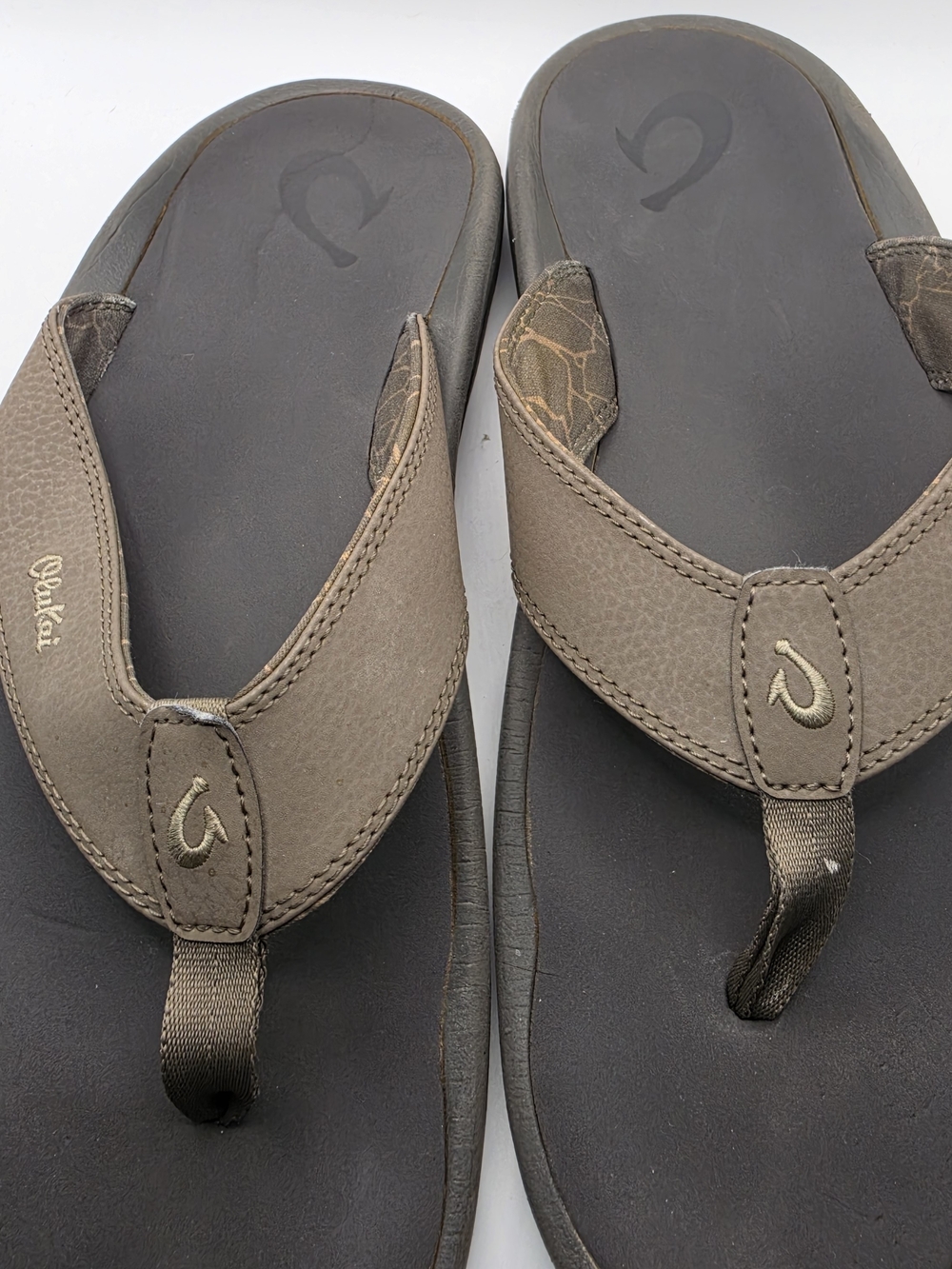 OluKai Men's Ohana Brown Rubber Thong Sandals 13 EUR 46 Flip Flops Casual Beach